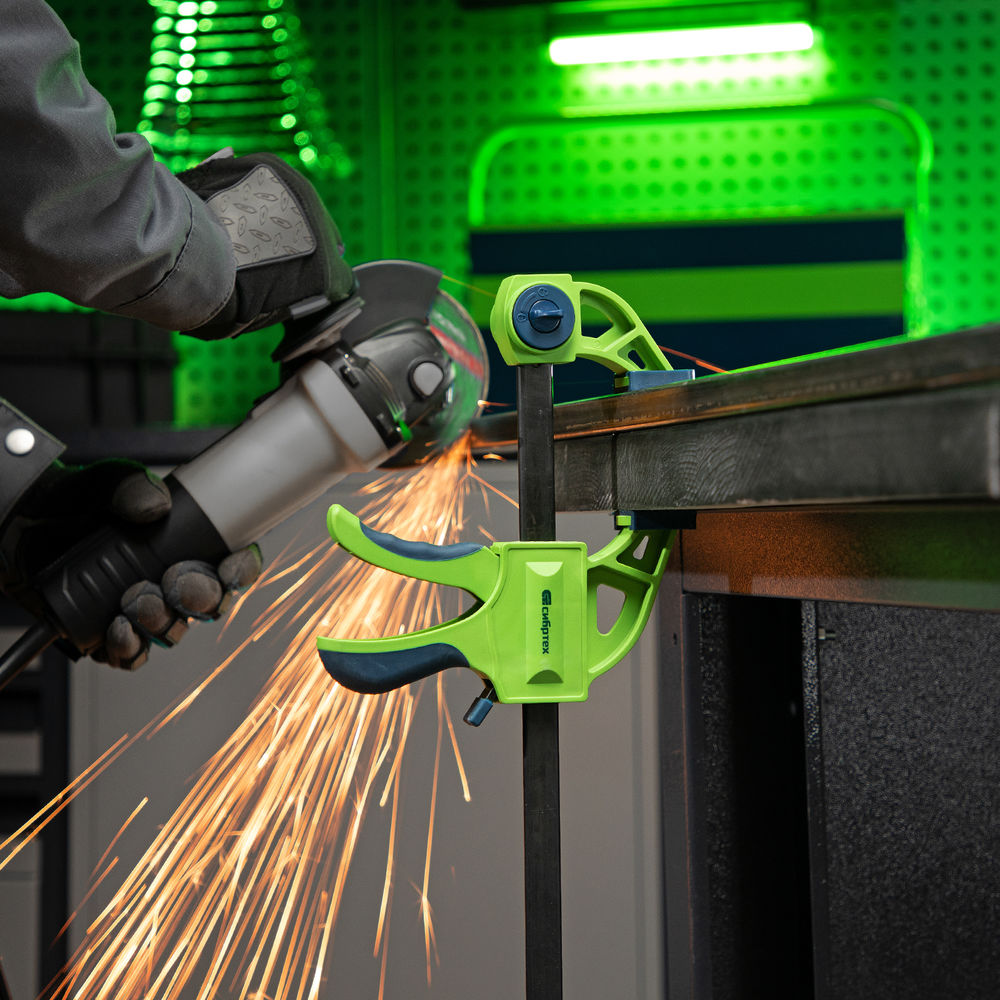 Струбцина F-образная, быстрозажимная, 450 х 70 х 660 мм, пластиковый корпус, фиксатор, двухкомпонентная рукоятка Сибртех (20566)