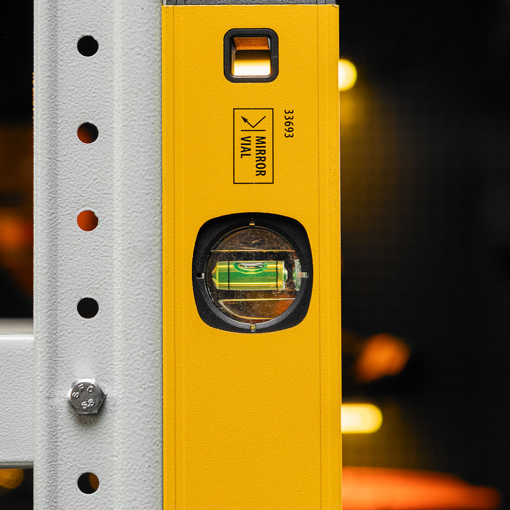 Уровень алюминиевый, магнит, фрезерованный, 3 глазка (1 зеркал.) 0,5 мм/м, 1000 мм Denzel (33693)