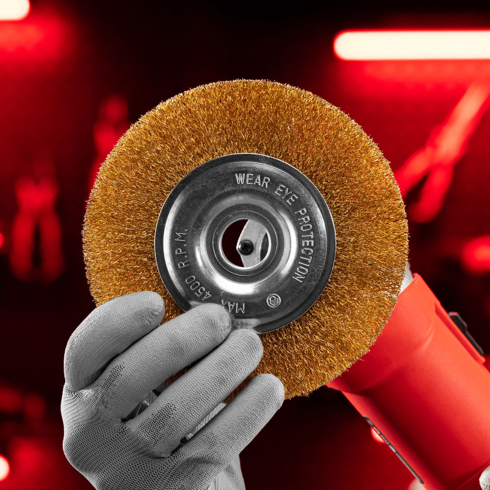 Щетка для УШМ, 150 мм, посадка 22.2 мм, плоская, латунированная витая проволока Matrix (74664)