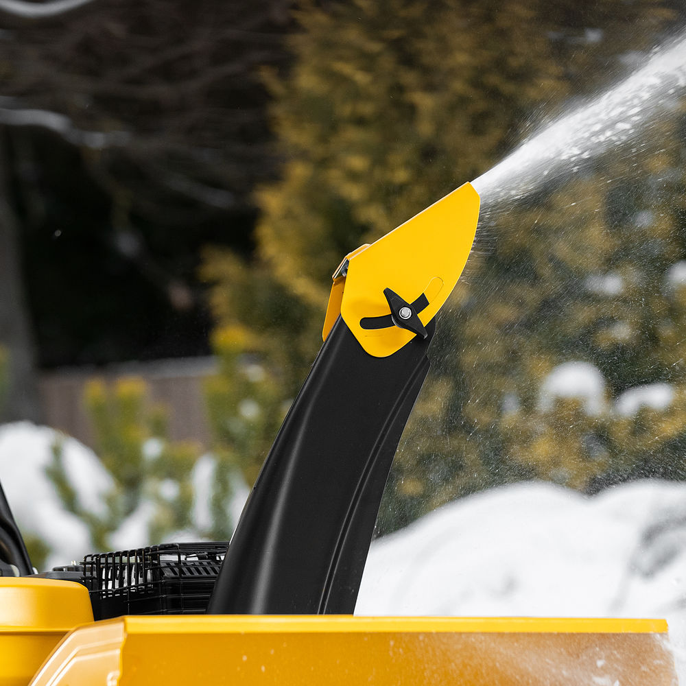 Бензиновая снегоуборочная машина SBM 610, 212 cc, ручной старт, фара Denzel (97653)