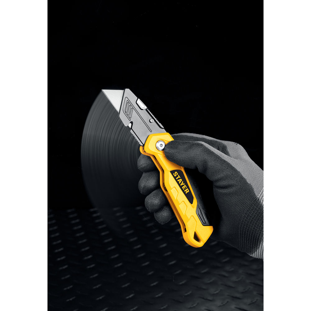 Нож универсальный металлический с трапециевидным лезвием Hercules-А24 STAYER 0946