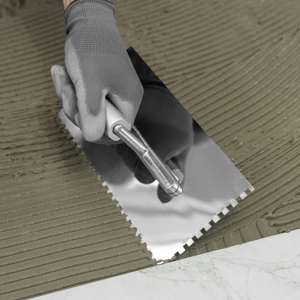 Гладилка из нержавеющей стали, 280 х 130 мм, деревянная ручка, зуб 6 х 6 мм Matrix (86737)