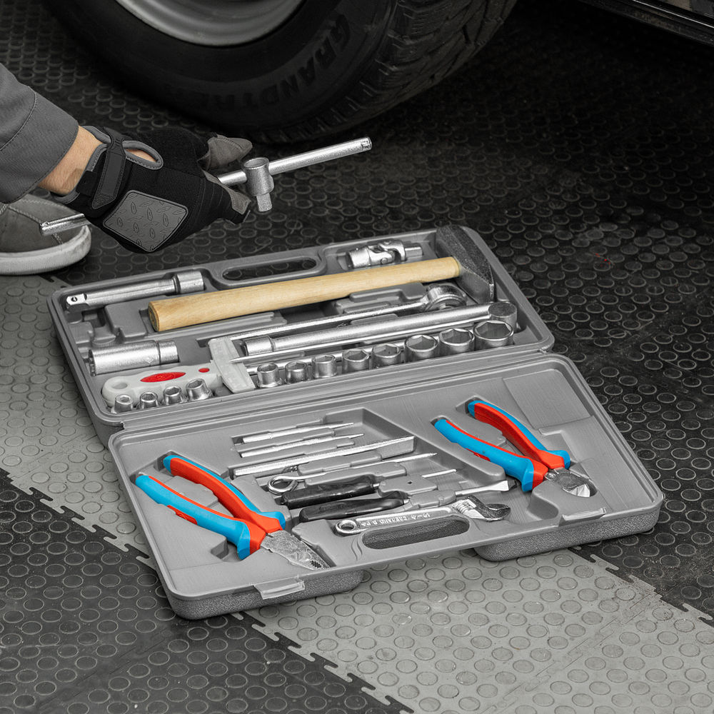 Набор слесарно-шоферского инструмента Универсал-2, пластиковый бокс (НИЗ) Россия