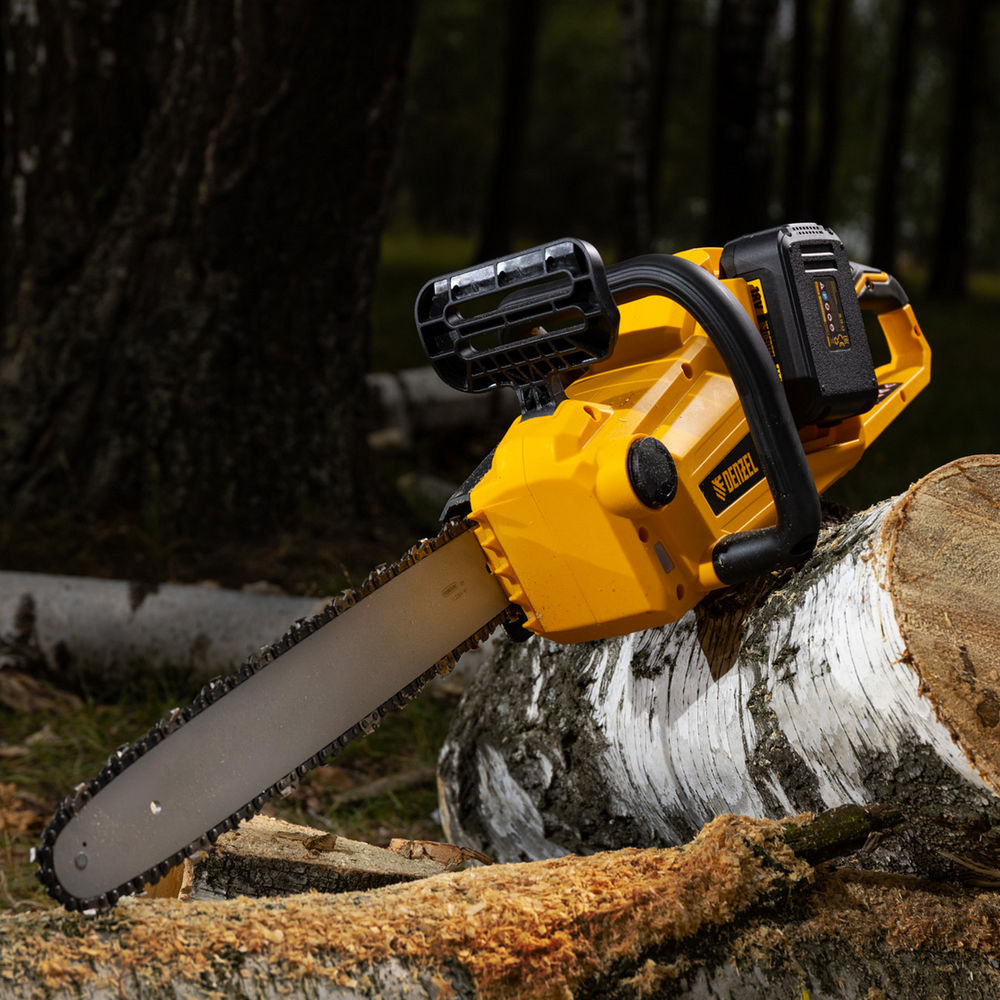 Цепная пила аккумуляторная бесщеточная RCS400-36, Li-ion, 36 В, 4 Ач, шина 400 мм Denzel (58610)