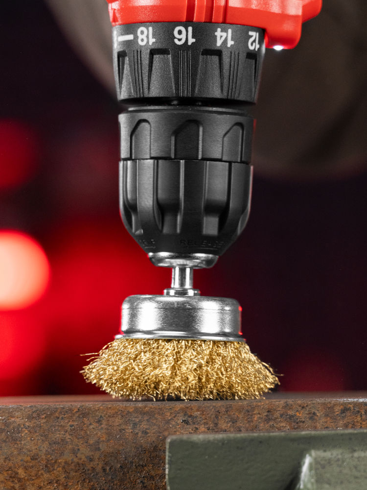 Щетка для дрели, 50 мм, чашка со шпилькой, латунированная витая проволока Matrix (74475)