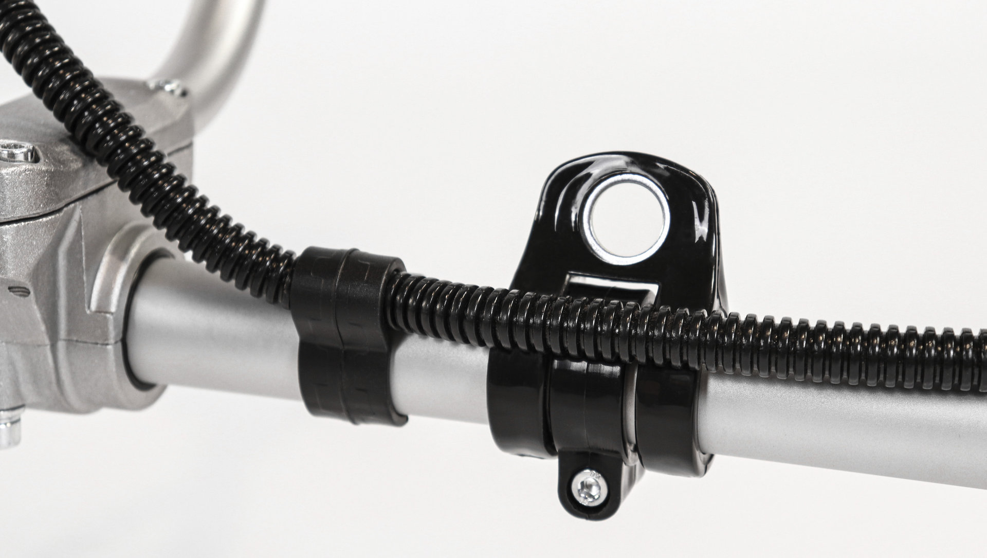 Триммер CHAMPION Т463S-2 PRO неразъемн.прям. 1,7кВт 47см? 8кг HT22+40/255/25,4 U-ручка легк.старт