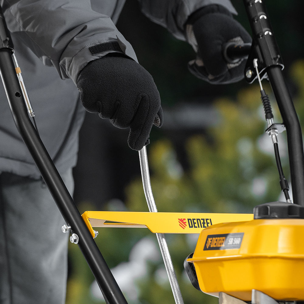 Бензиновая снегоуборочная машина SB 560, 212 cc, ручной старт Denzel (97651)