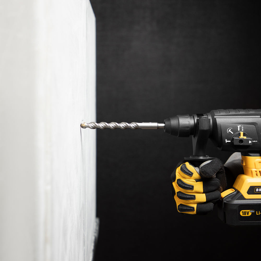 Бур по бетону, двойная спираль, три пылеотводящие кромки, 16 x 210 мм DENZEL (705037)