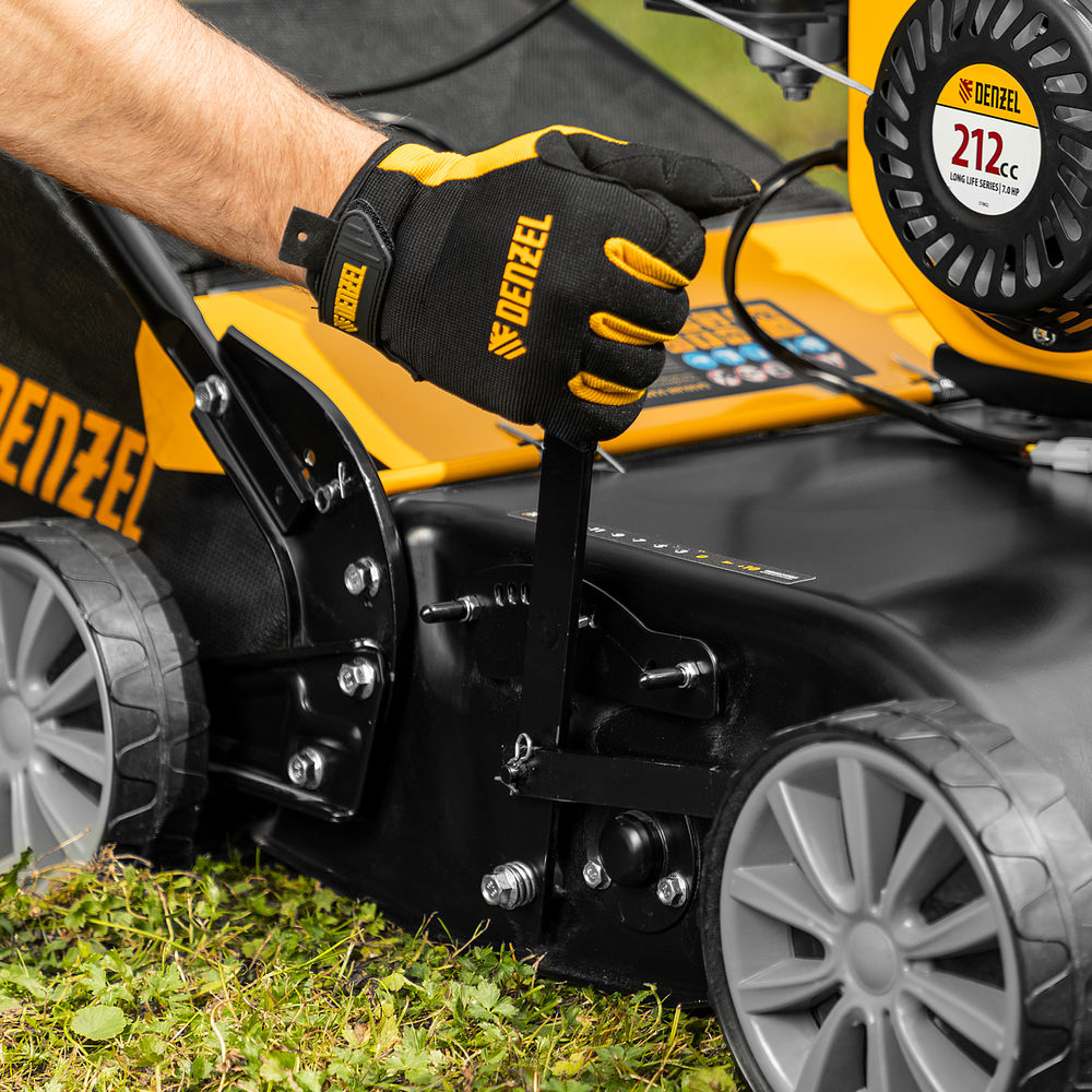 Скарификатор-аэратор бензиновый SAG-400, 212 см3, -15/+10 мм, 40 см Denzel (57802)