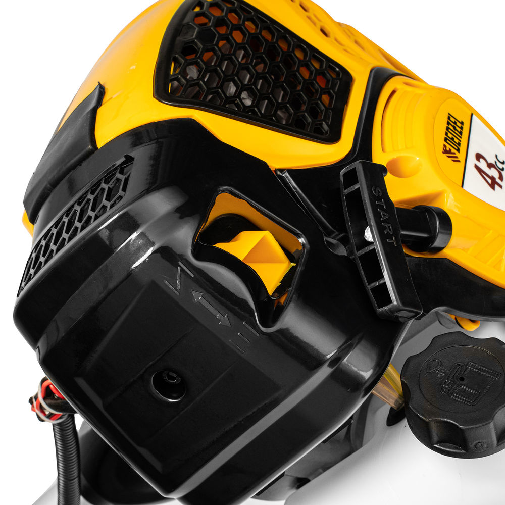 Триммер бензиновый DTL-43, 43 см3, неразъемная штанга, состоит из 2 частей Denzel (96263)