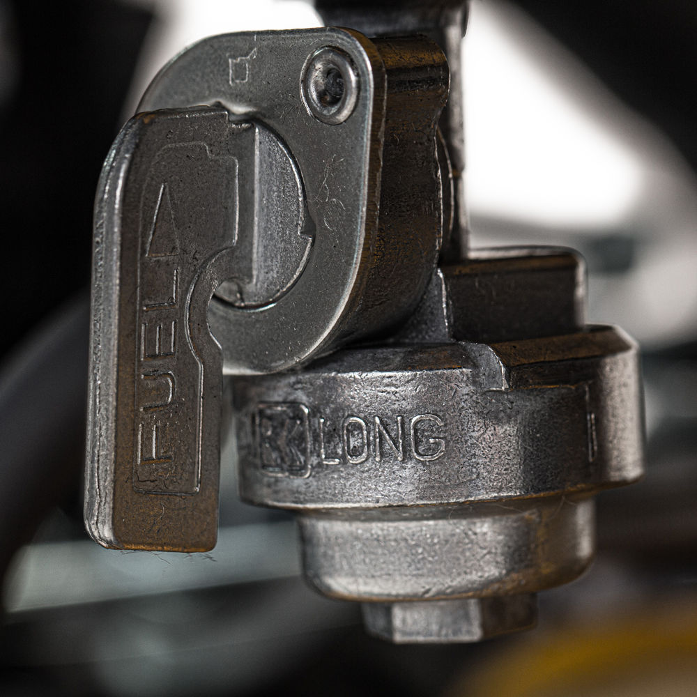 Генератор инверторный GT-2500iF, 2.5 кВт, 230 В, бак 5 л, открытый корпус, ручной старт Denzel (94704)