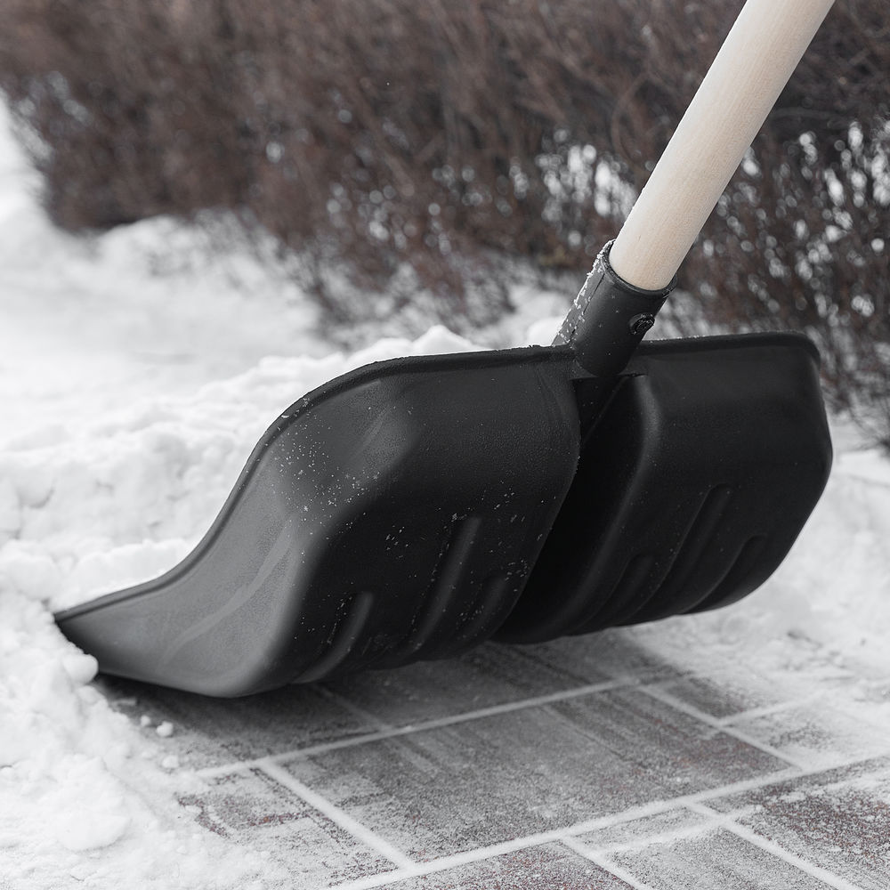 Лопата для уборки снега пластиковая, 360 х 405 х 1550 мм, деревянный черенок в/с, Сибртех (61566)