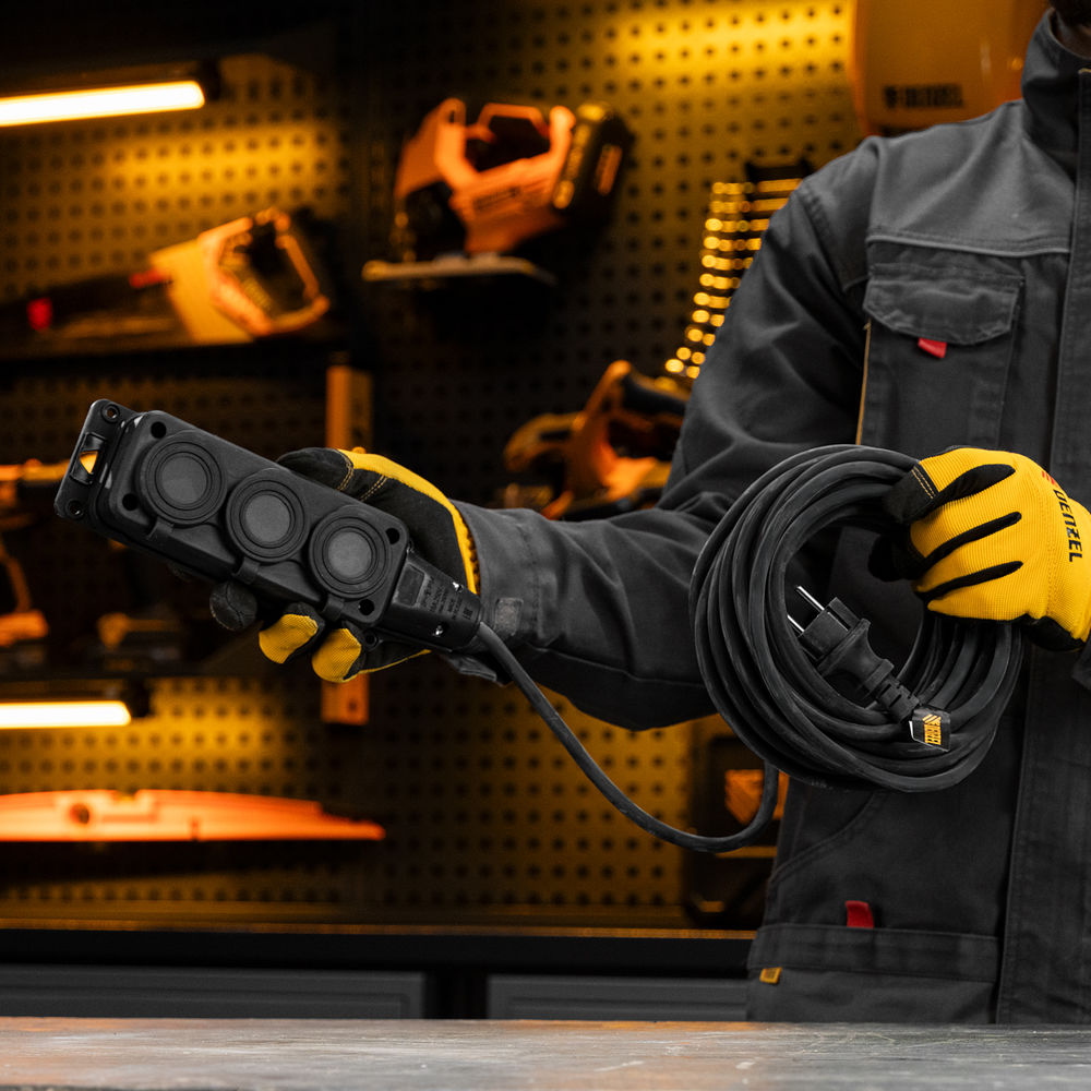 Удлинитель-шнур силовой Top Series, КГТТ, 10 м, 3 розетки, 3 x 1,5 мм Denzel (37421)