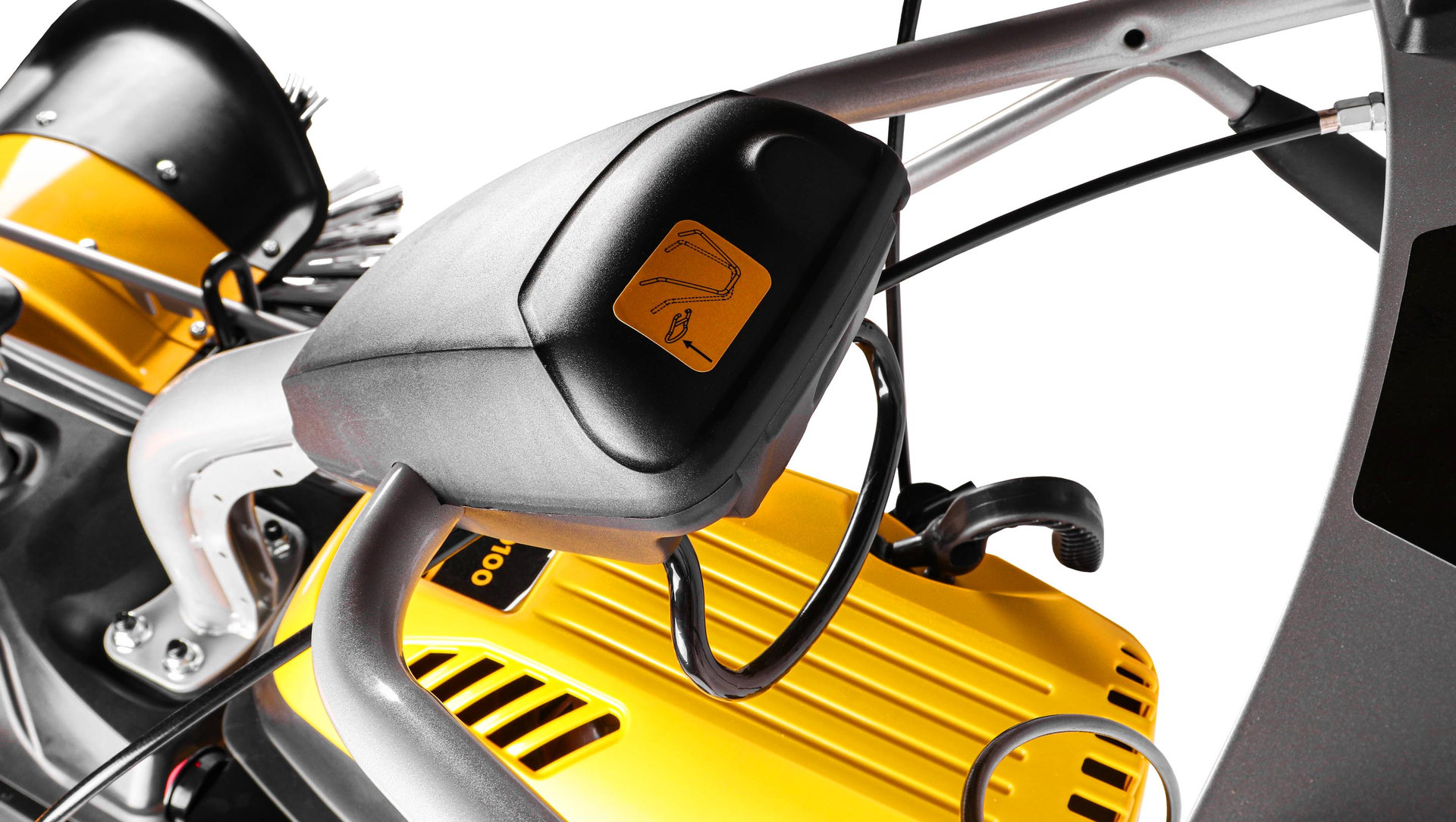 Машина подметально-уборочная PRO 5,45л/с 173см? шир.100см 79 кг щетка CHAMPION GS50100