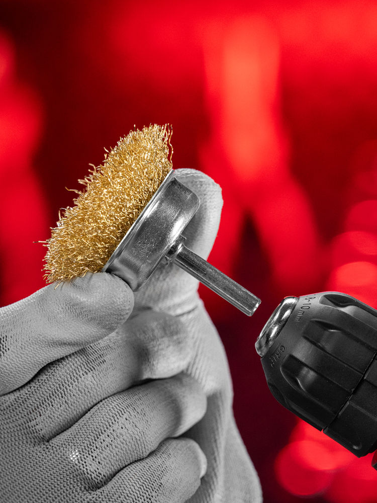 Щетка для дрели, 50 мм, чашка со шпилькой, латунированная витая проволока Matrix (74475)