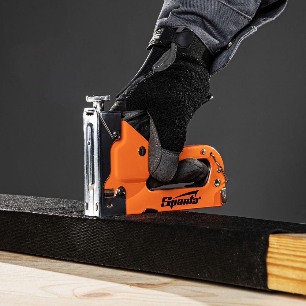 Степлер мебельный регулируемый, со скобами 200 шт, тип скобы 53, 4-14 мм Sparta (42002)