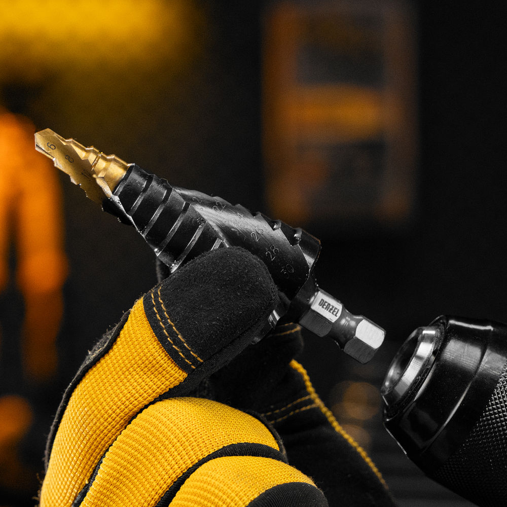 Сверло ступенчатое, 6-8-10-12-14-16-18-20-22-24-26-28-30мм, Р6М5, 6-гр. хвостовик Denzel (723604)