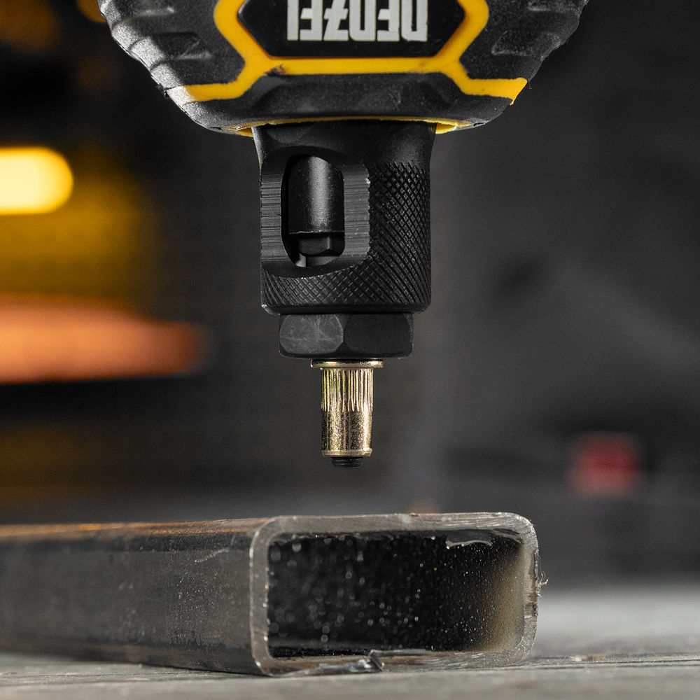 Заклепки резьбовые, стальные, оцинкованные, М5, пластиковый кейс, 100 шт. Denzel (40602)