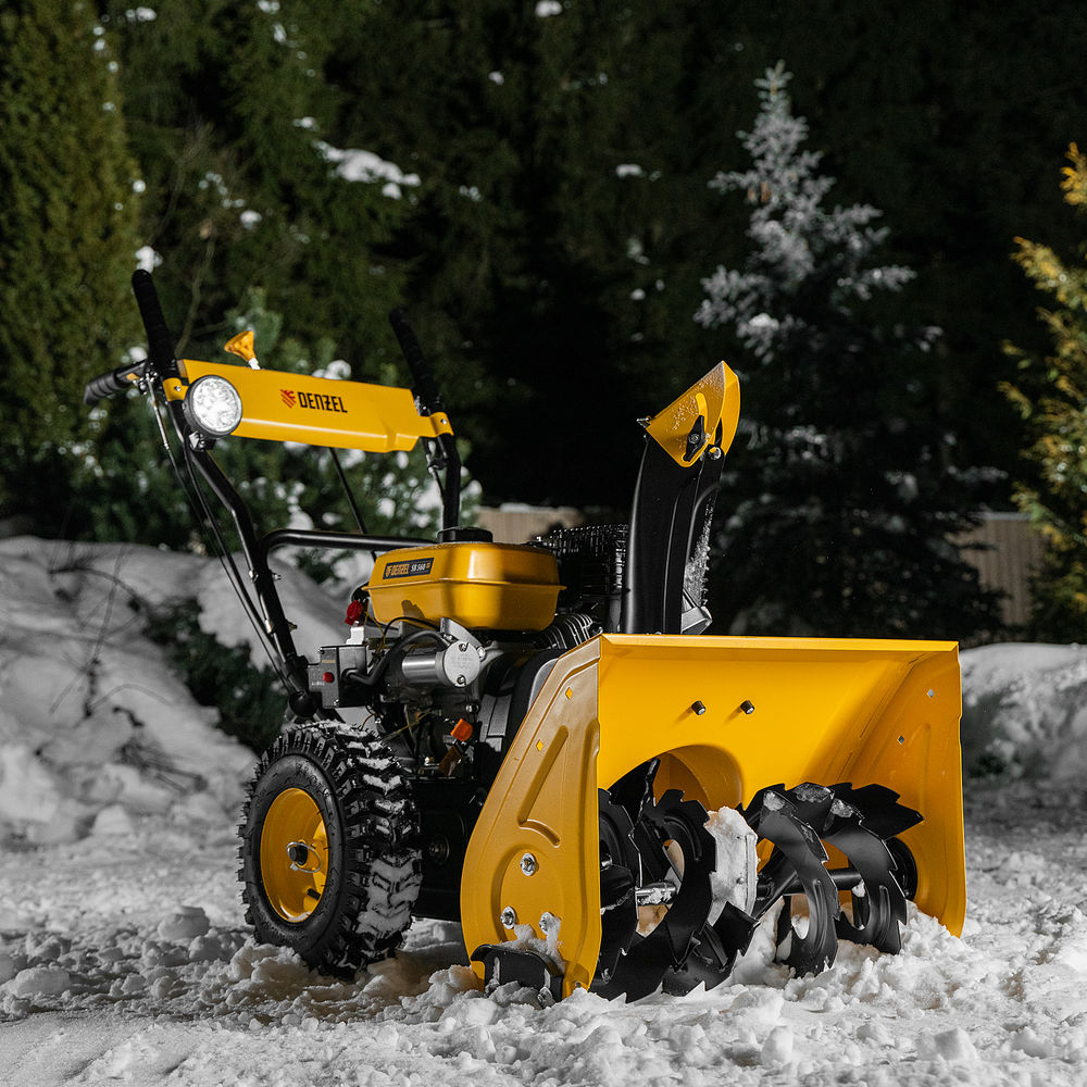 Бензиновая снегоуборочная машина SB 560 LP, 212 cc, электростартер, фара Denzel (97652)
