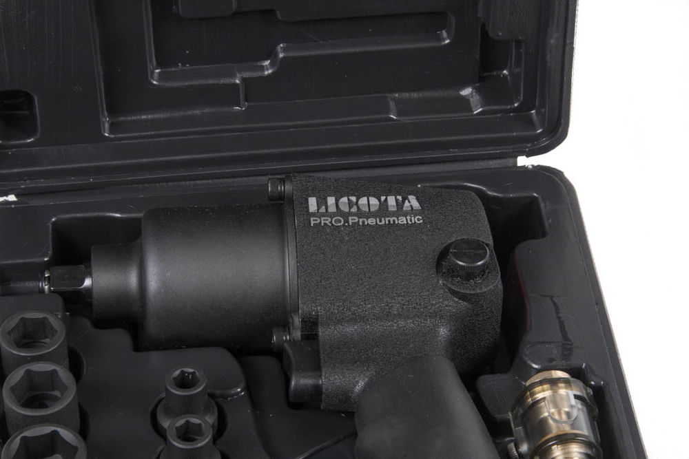Гайковерт пневматический ударный 1/2 563 Нм (57 кГм) с головками 9-27 мм и аксессуарами, в кейсе, Licota, PAW-04006RK2