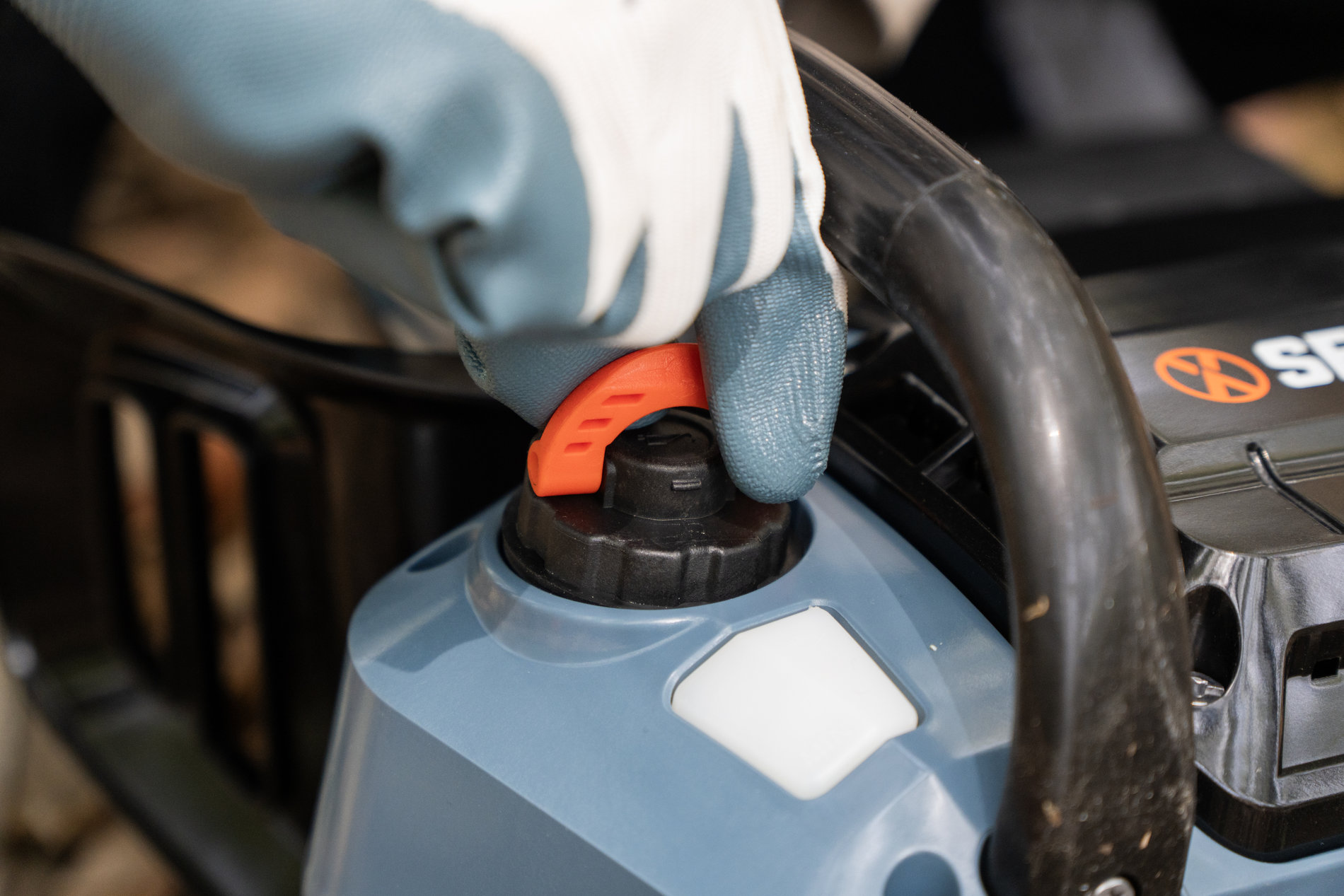 Пила цепная, бесщ.мотор, 40 см (16). В комплекте: 1 батарея 10.0Ач, ЗУ X8 84В