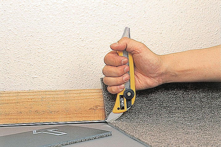 Нож с выдвижным лезвием 18 мм OLFA OL-OL