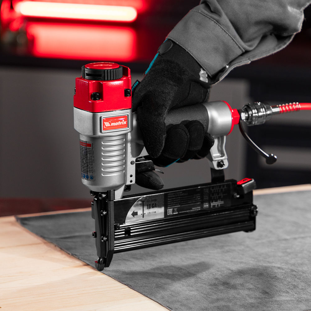 Нейлер-степлер пневматический 3 в 1, с регулировкой глубины забивания, гвозди 18GA, гвозди 16GA, скобы 18 GA Matrix (57427)