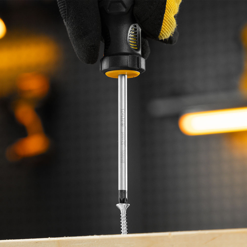 Отвертка, PZ1x75 мм, S2, 3к рукоятка Denzel (122057)