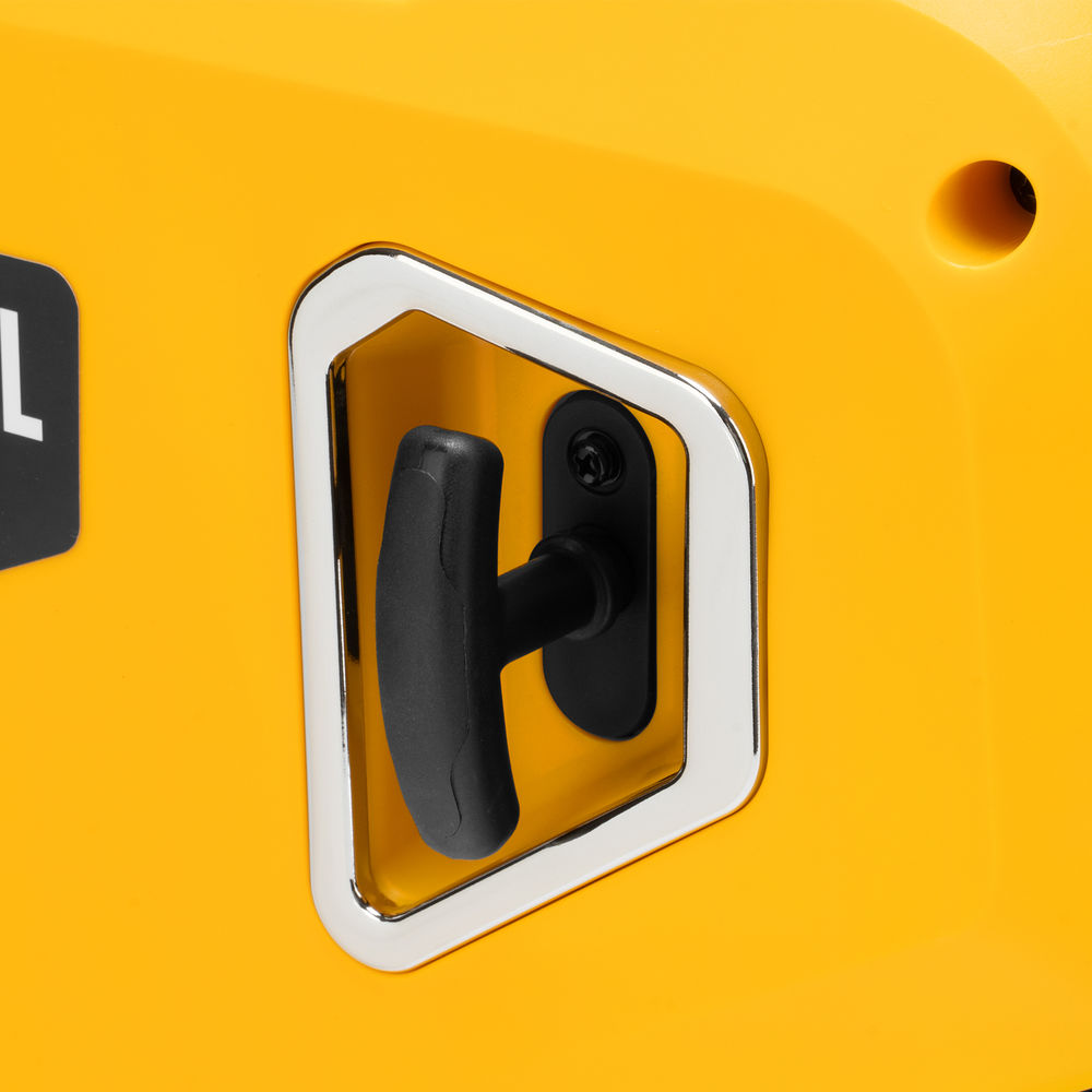 Генератор инверторный GS-2200iS, 2,2 кВт, 230 В, закрытый корпус, ручной старт DENZEL (94713)