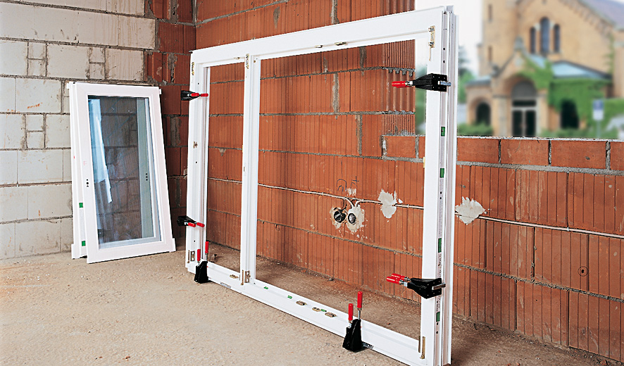 Струбцина для правки оконных рам, толщина рам 40-85 мм, регулировка по длине 30 мм FRK85 BE-FRK85