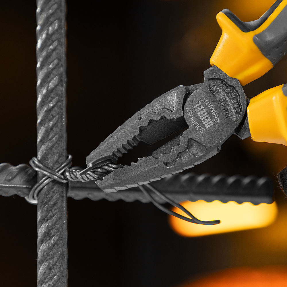 Плоскогубцы комбинированные 180 мм, трехкомпонентные рукоятки Denzel (17081)