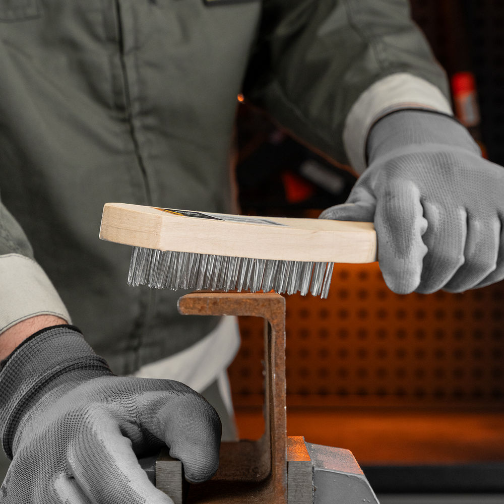 Щетка четырехрядная металлическая с деревянной ручкой Sparta (748225)