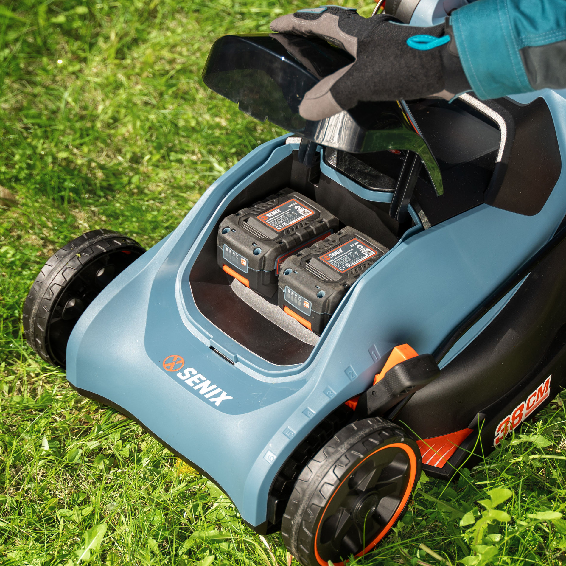 Газонокосилка аккумуляторная, 38 см, 2 аккумулятора 4Ач, двухпортовое ЗУ 2X2 40В