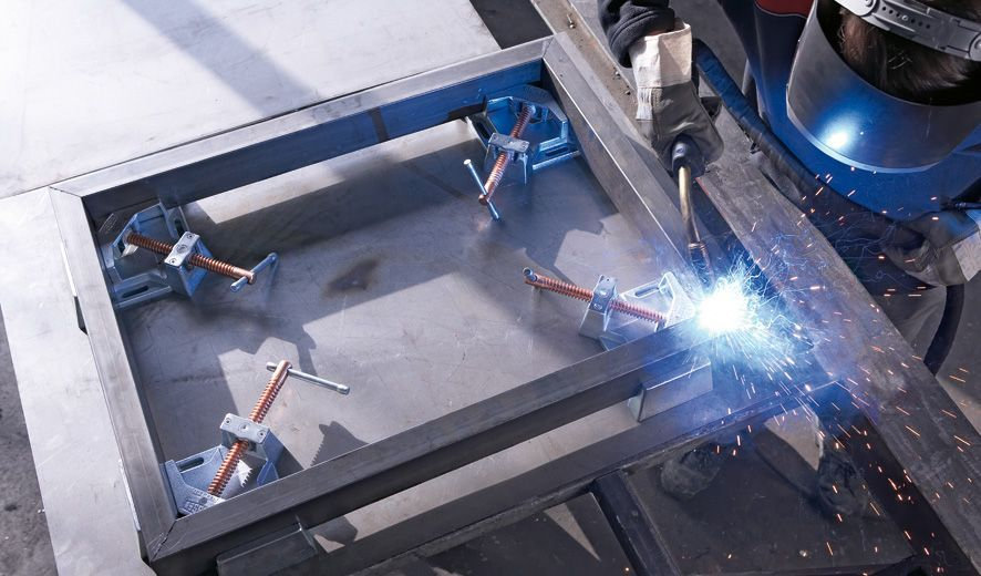 WSM12 Струбцина угловая для сварки, 90°, 2 x 120, max проход 100 мм, медное покрытие винта (BE-WSM12)