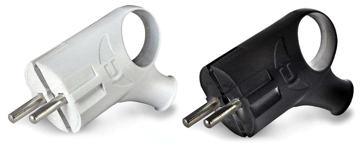 Вилка угловая с ушком с заземлением черная (16 А; 250 В ) UNIVERSAL (83308)