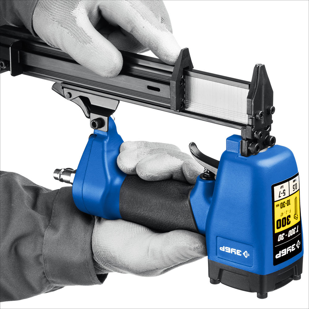 Пневматический нейлер для гвоздей 18Ga, тип 300 (10-30 мм) ЗУБР Т300-30 Профессионал 31932