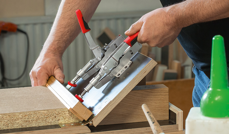 Зажим с коленчатым рычагом 2.5 кН, с выдвигаемым упором на горизонтальном основании 25 STC-IHH15 BE-STC-IHH15