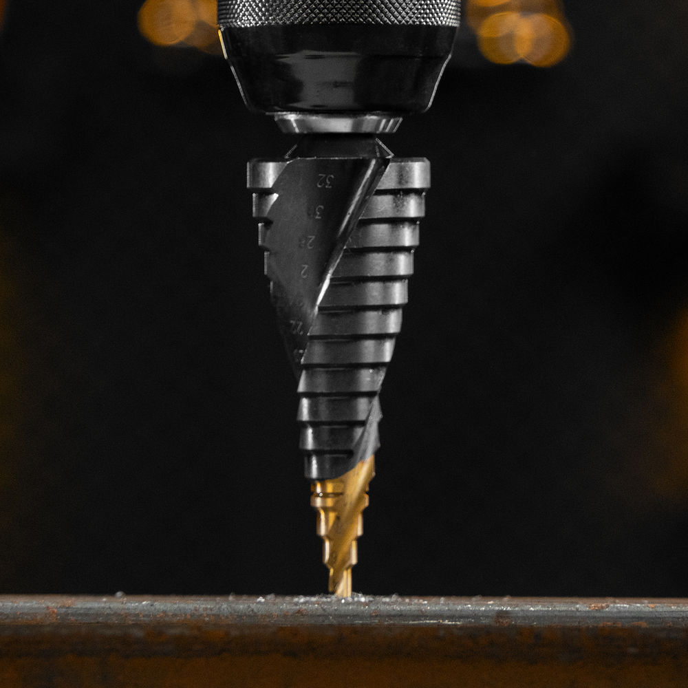 Сверло ступенчатое, 4-6-8-10-12-14-16-18-20-22-24-26-28-30-32 мм, Р6М5, 6-гр. хвостовик Denzel (723606)