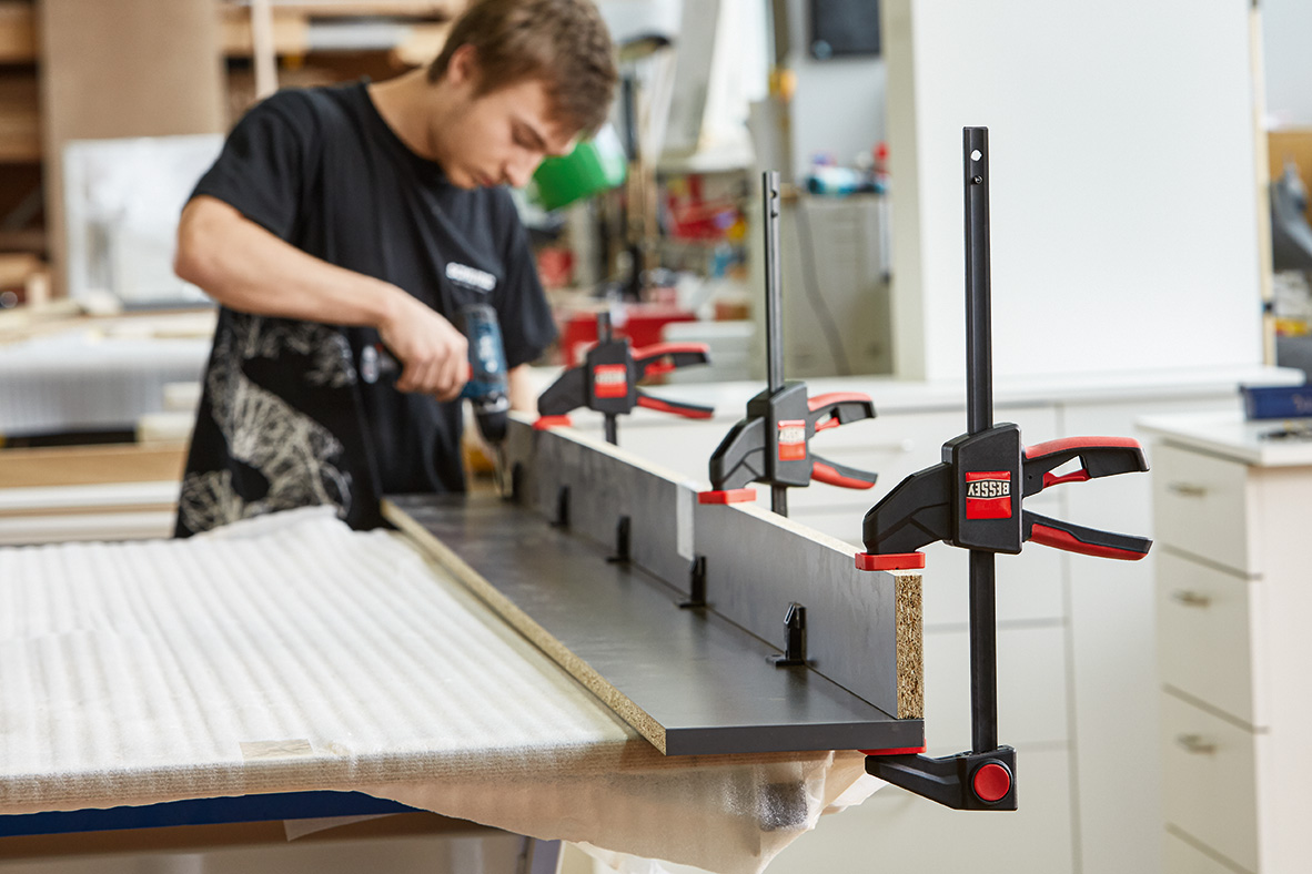 Струбцина пистолетного типа 600 мм x 80 мм, 1.4 кН, распор 160 - 750 мм EZL60-8 BE-EZL60-8