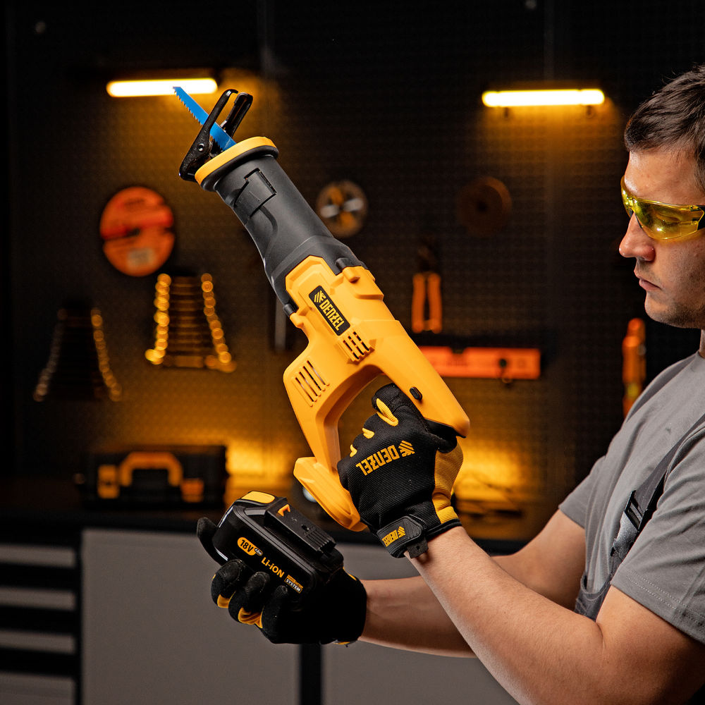 Пила сабельная аккумуляторная CRC-115-0, 18В Li-Ion Denzel (28466)