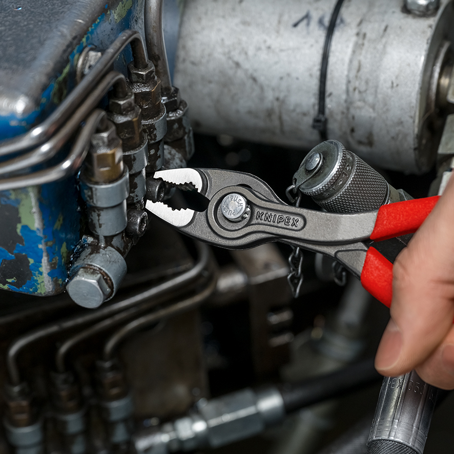 Клещи с фронтальным и боковым захватами зев 3-16 мм, длина 150 мм, обливные ручки TwinGrip KN-8201150