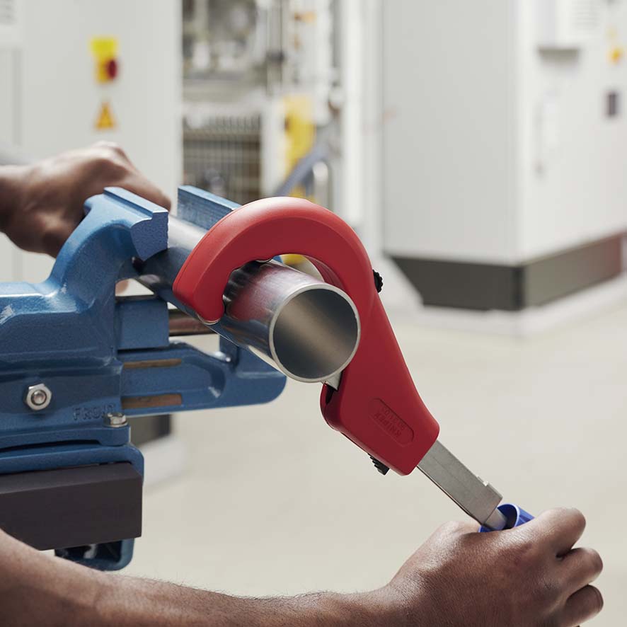 Труборез O 6-76 мм для нерж. стали и цветных металлов, толщина max 2 мм, длина 260 мм, BK TubiX XL KNIPEX KN-903103BK