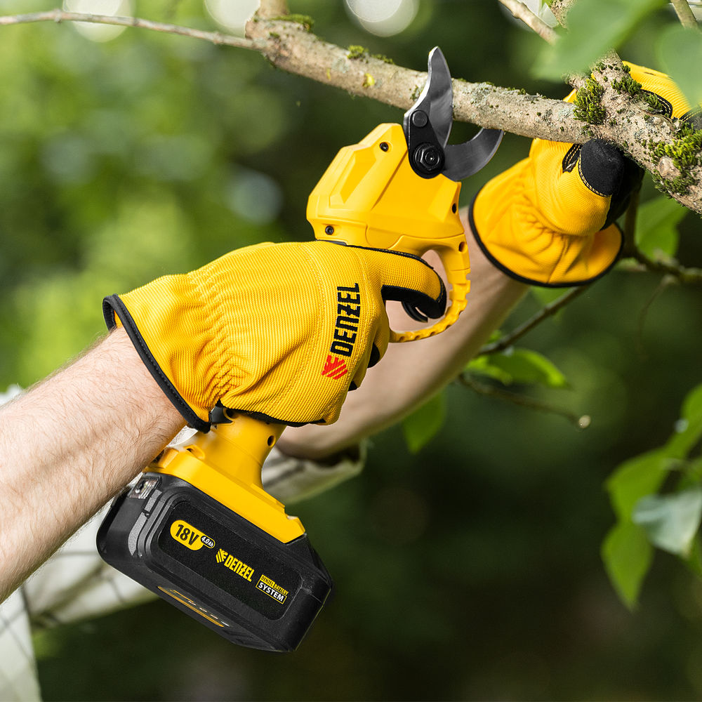 Секатор аккумуляторный CP-30-0, 18В Li-Ion Denzel (59436)