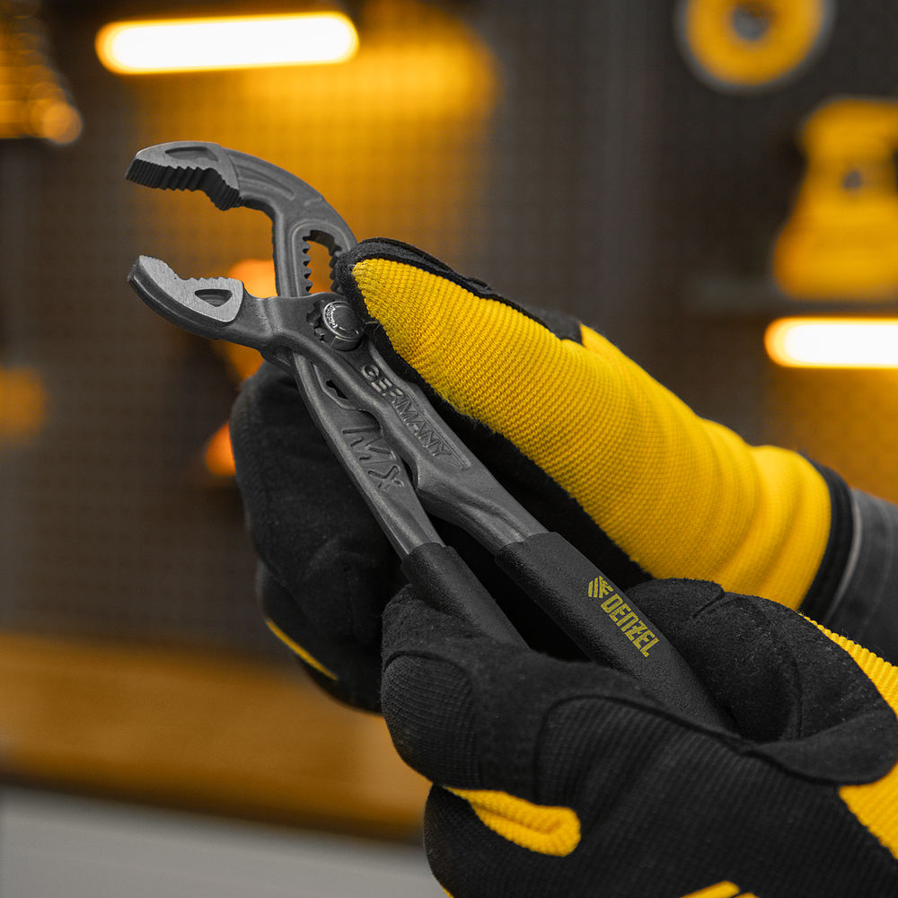 Клещи переставные, кнопочный механизм, обливные рукоятки, 180 мм Denzel (17905)