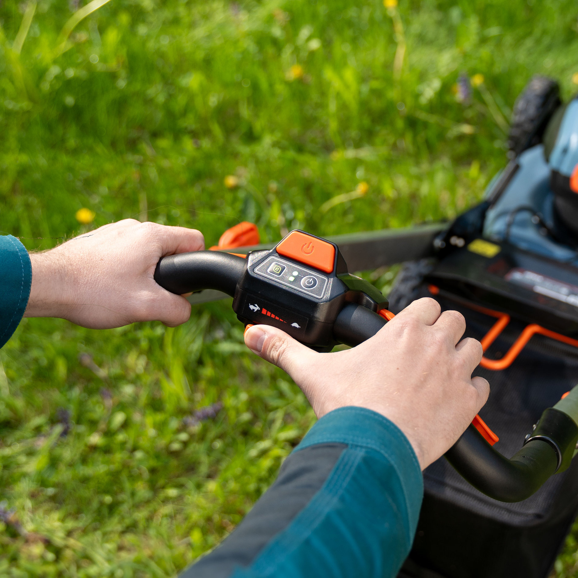 Газонокосилка самоходная аккумуляторная, 46 см, без акб и зу 2X2 40В