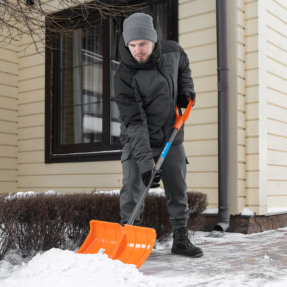Лопата для уборки снега пластиковая, 490х370х1350 мм, стальной черенок, усиленная Сибртех (61667)
