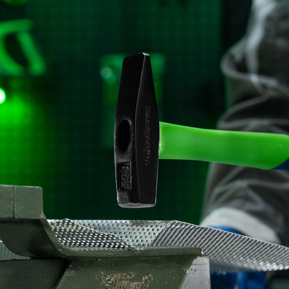 Молоток слесарный, 300 г, фибергласовая обрезиненная рукоятка Сибртех (10319)