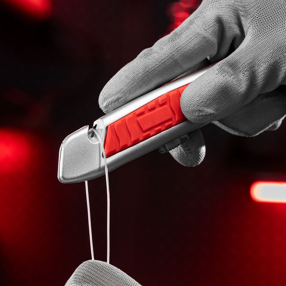 Нож, 19 мм, выдвижное трапециевидное лезвие, отделение для лезвий, метал. корпус Matrix (78967)