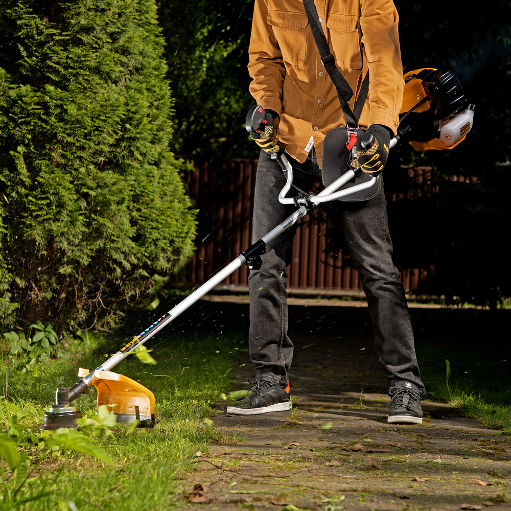 Триммер бензиновый DTL-52, 52 см3, неразъемная штанга, состоит из 2 частей Denzel (96265)