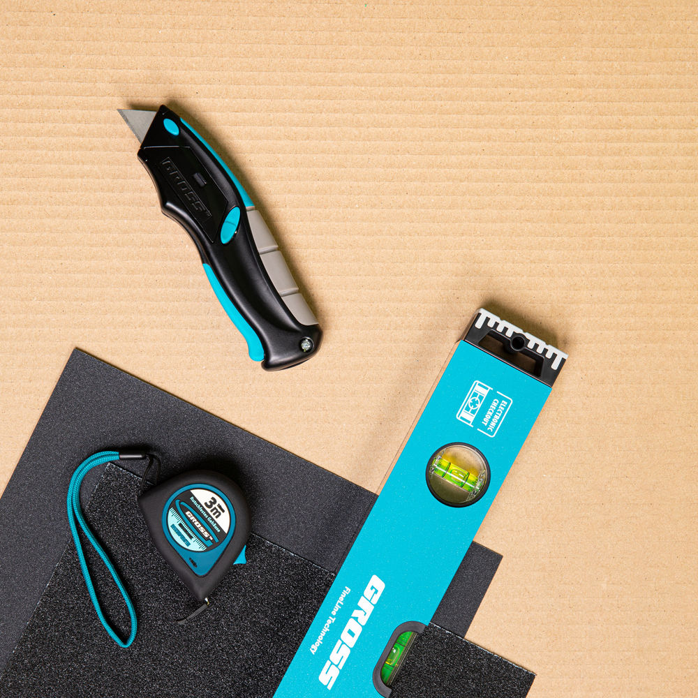 Нож ремонтно-монтажный, трехкомпонентная рукоятка, автовыброс, возврат лезвия, пистолетного типа, 170 мм, 5 запасных лезвий Gross (78870)